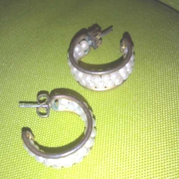 Vintage "Avon" Women's Bronze Toned Pearl Half Hoop Push Back Earrings - Picture 1 of 1